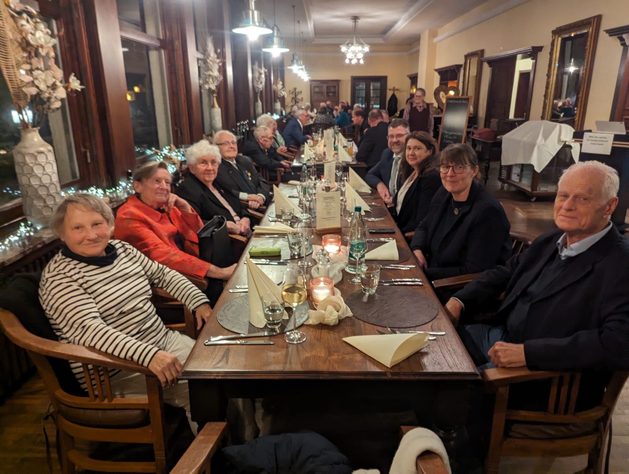 Johannisberg Tisch1 mit Ulrike